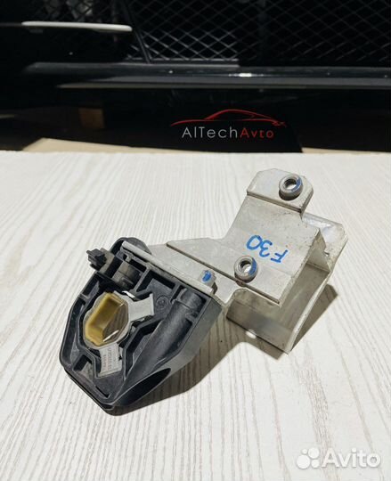 Кронштейн радиатора правый BMW 3- series F30