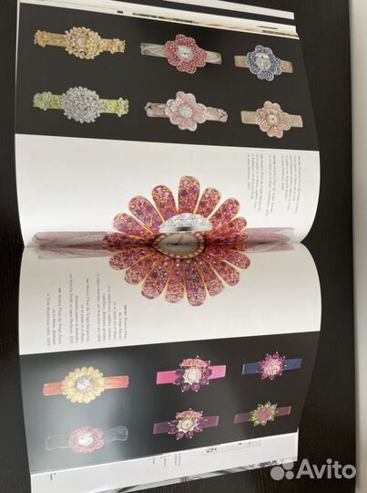 Книга про часы Van Cleef Arpels