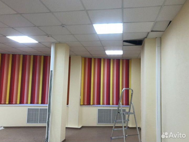 Рулонные шторы в коричневом коробе N4390