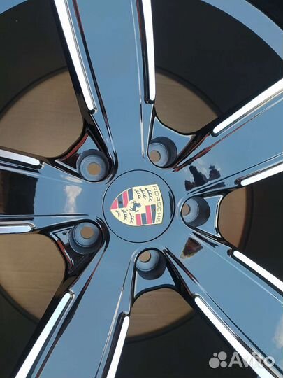 R21/5/130 Porsche Cayenne turbo S, Panamera