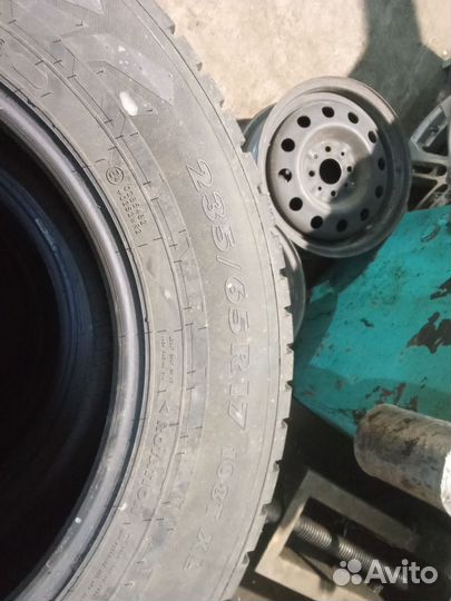Nordman 7 235/65 R17 и 235/65 R17