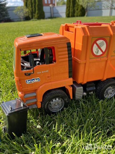 Продам Мусоровоз Bruder