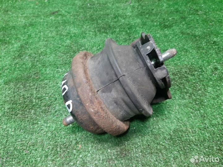 Опора (подушка) двигателя правая Suzuki Grand Vit