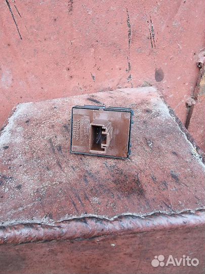 Кнопка стеклоподъемника Кадди 3