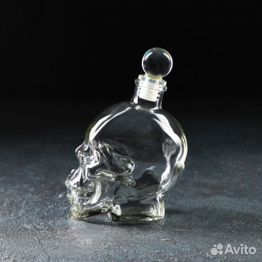 Штоф стеклянный Череп