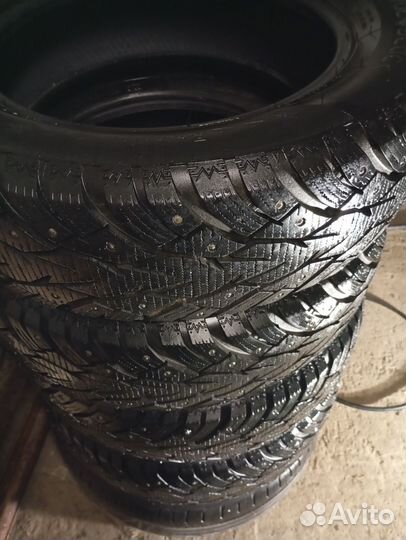 Royal Black Royal Stud 185/65 R15