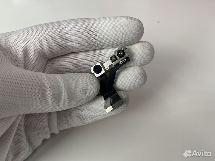 Фронтальная камера iPhone 13 pro