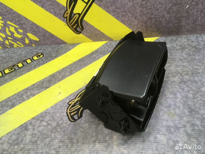 Пепельница Прикуриватель Тойота Авенсис 2