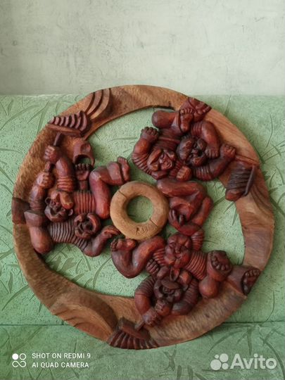 Деревянное резное панно