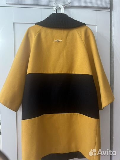 Пальто женское желтое 52