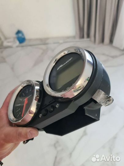 Панель приборов в корпусе suzuki gsf 1250