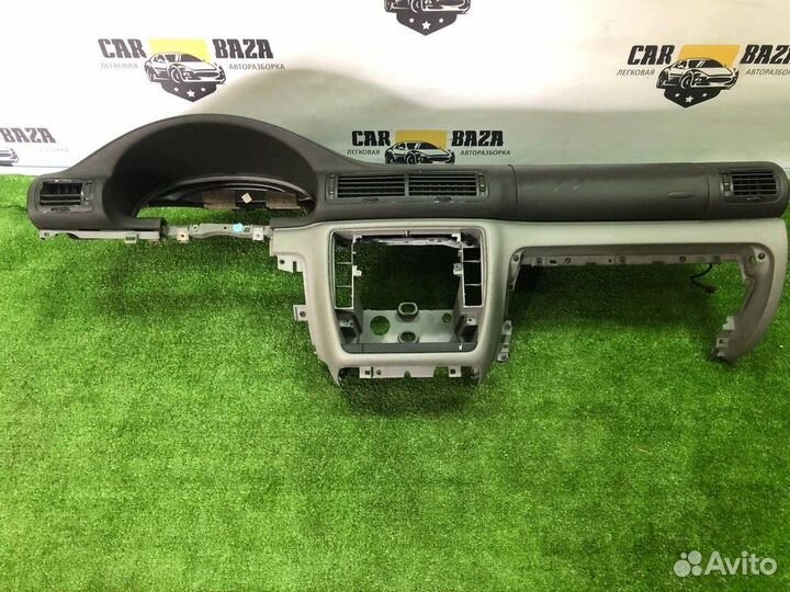 Передняя панель салона Volkswagen Passat