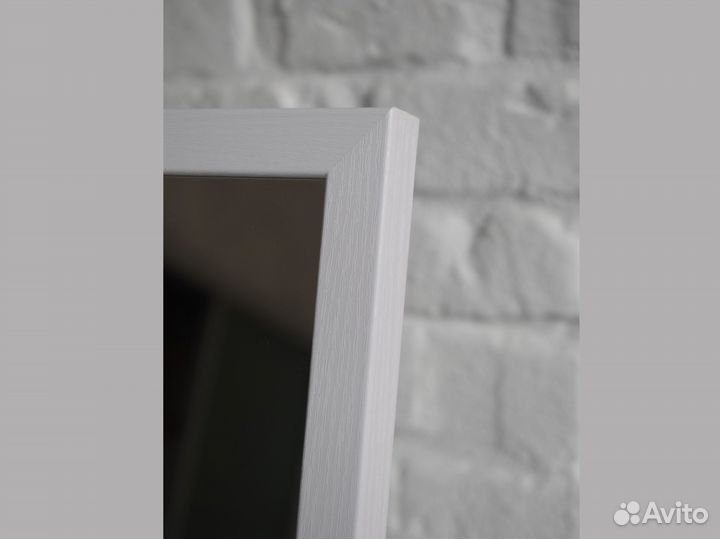 Зеркало в белой рамке напольное