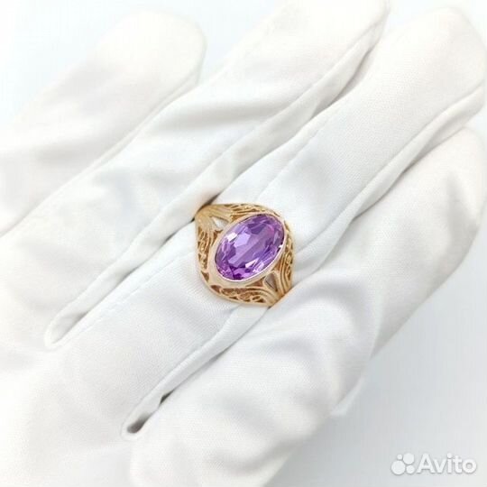 Золотое кольцо с камнем 19р