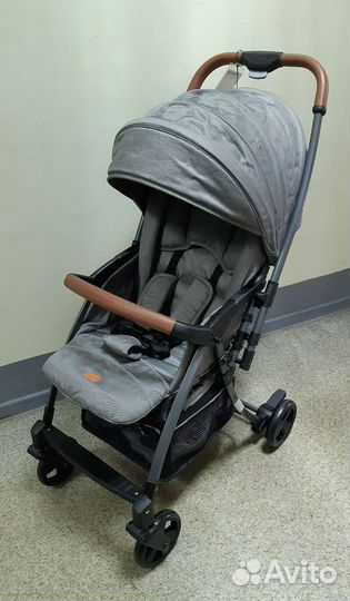 Прогулочная коляска новая