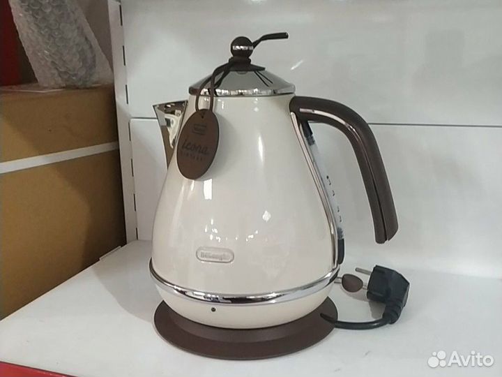 Чайник Delonghi 2001 беж