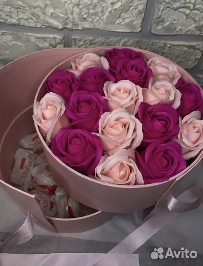 Букет из роз и рафаэло