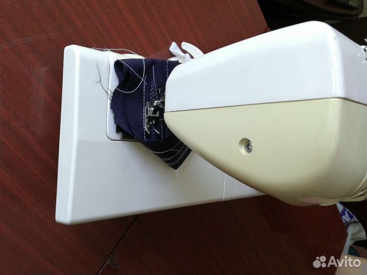 Швейная машинка jaguar model 415