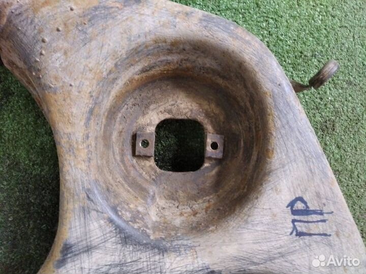 Рычаг задний правый нижний Mercedes-Benz 280 седан