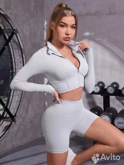 Комплект для фитнеса из шорт и рашгарда