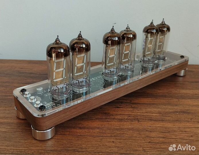 Часы на лампах ив-11