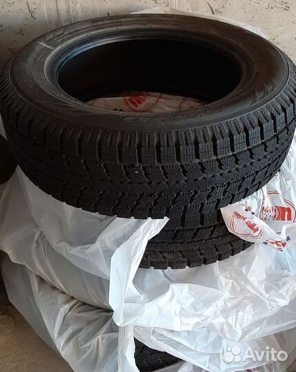 Toyo Observe GSi-5 215/65 R17 98Q