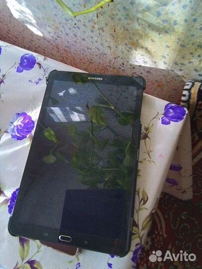 Samsung,номер модели SM- T561
