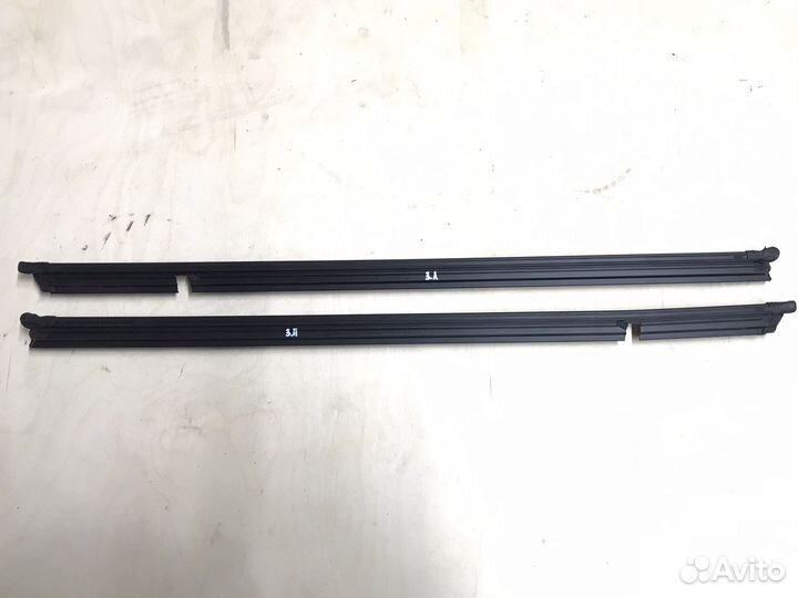 Уплотнитель стекла задней двери Passat B8