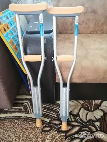 Продам детские костыли