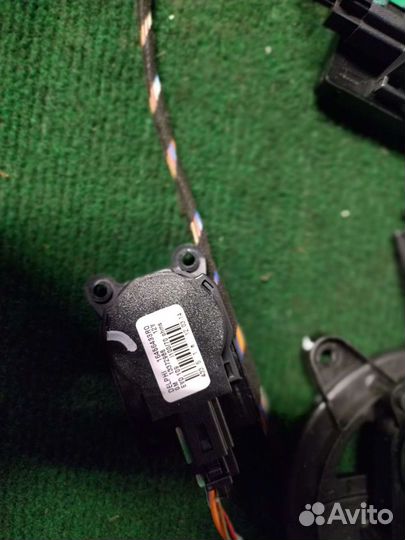 Моторчик заслонки отопителя Opel Mokka