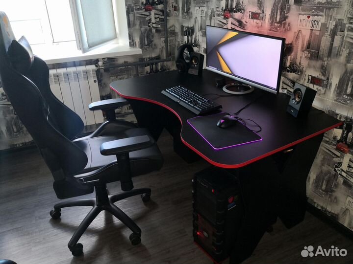 Компьютерный стол