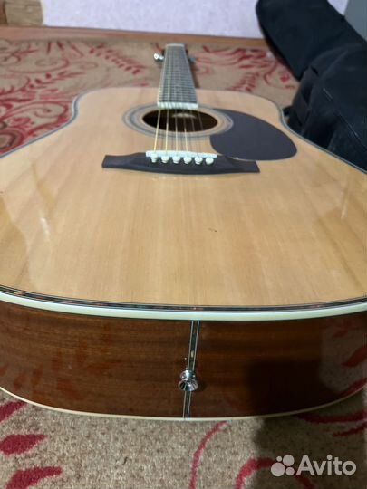 Акустическая гитара