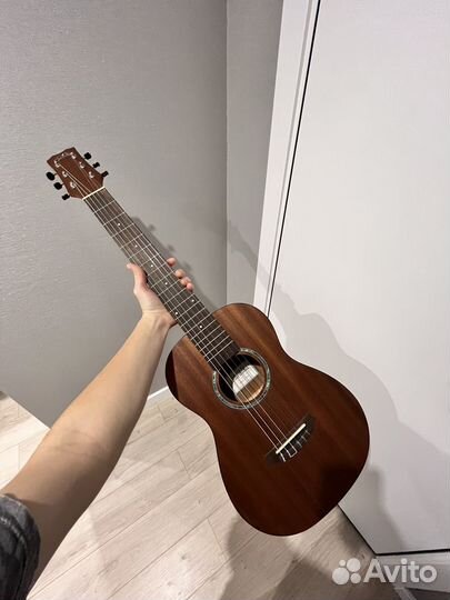 Акустическая гитара