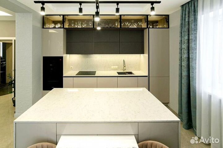 Кухонный гарнитур угловой в потолок с островом на