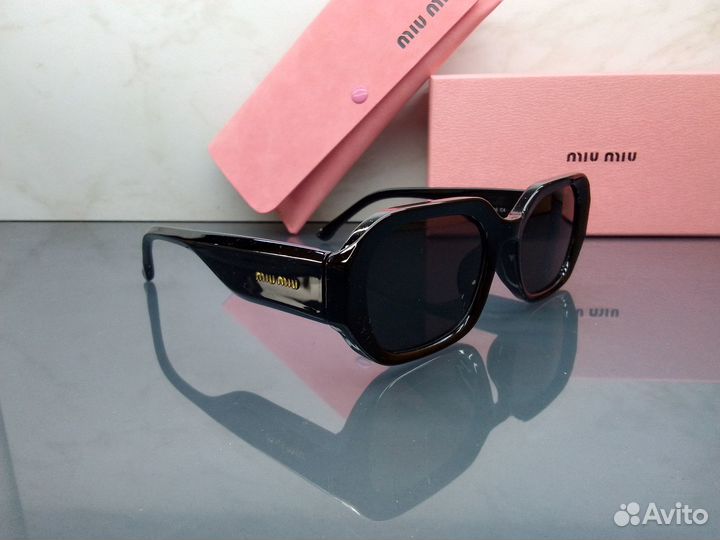 Miu Miu, очки с чехлом в комплекте