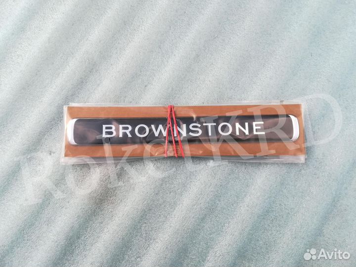 Эмблема Toyota Land Cruiser 200 Brownstone