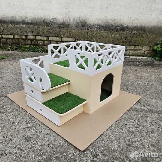 Домик для домашних животных из дерева