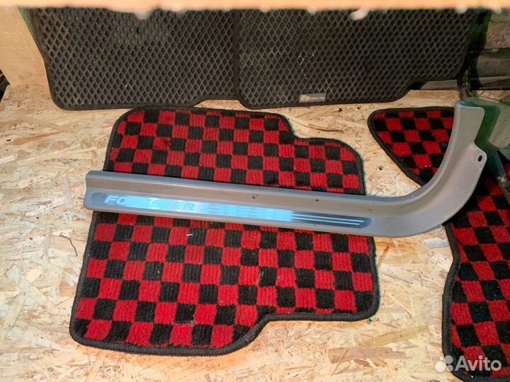 Накладка на порог передняя правая Subaru Forester