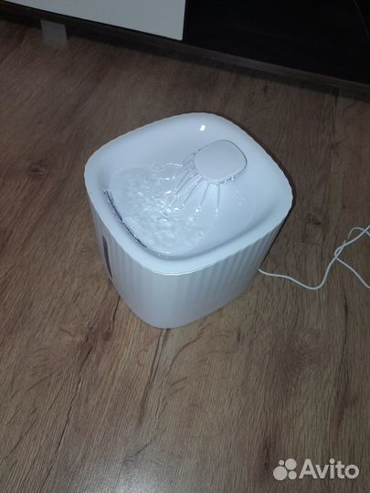 Фонтан поилка для кошек