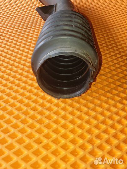 Патрубок воздушного фильтра Volvo XC60