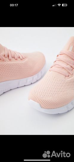 Кроссовки женские