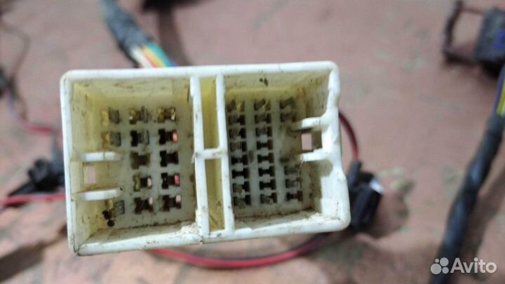 Проводка двери передней правой Geely Emgrand EC7