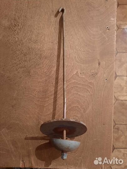 Крюк к напольным весам для хранения гирь