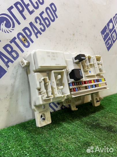 Блок предохранителей салонный Volvo S40 седан 2.4