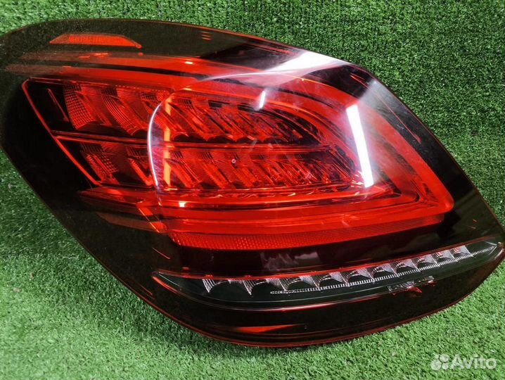 Фонарь задний левый Mercedes-Benz C-Class