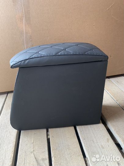 Подлкотник на Ладу гранту, дастун