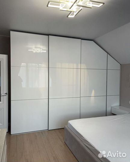 Шкаф купе с зеркалом