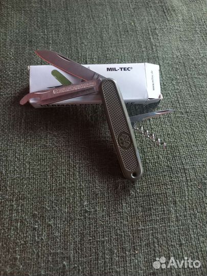 Швейцарский,многопредметный нож бундесвера