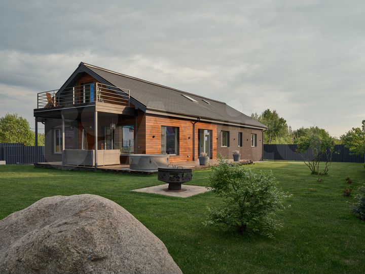 Дом 342,9 м² на участке 12 сот.