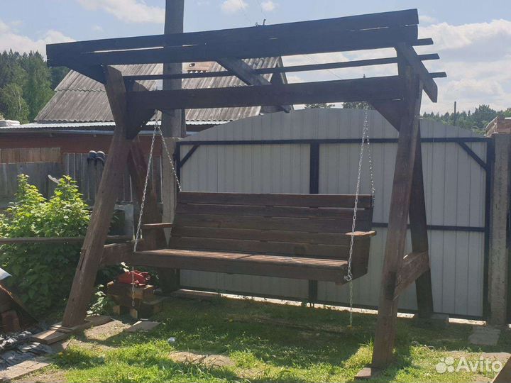 Садовые качели из дерева